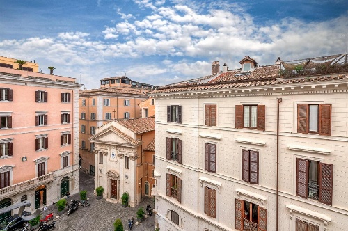 Pantheon Luxury House image 1