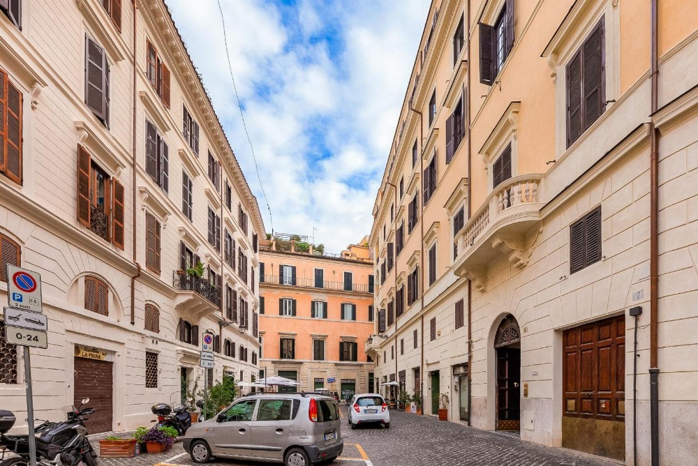 Pantheon Luxury House Main image