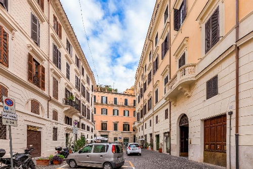 Pantheon Luxury House image 2